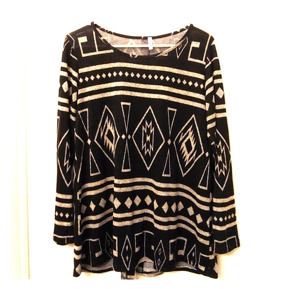 Black and cream tribal top